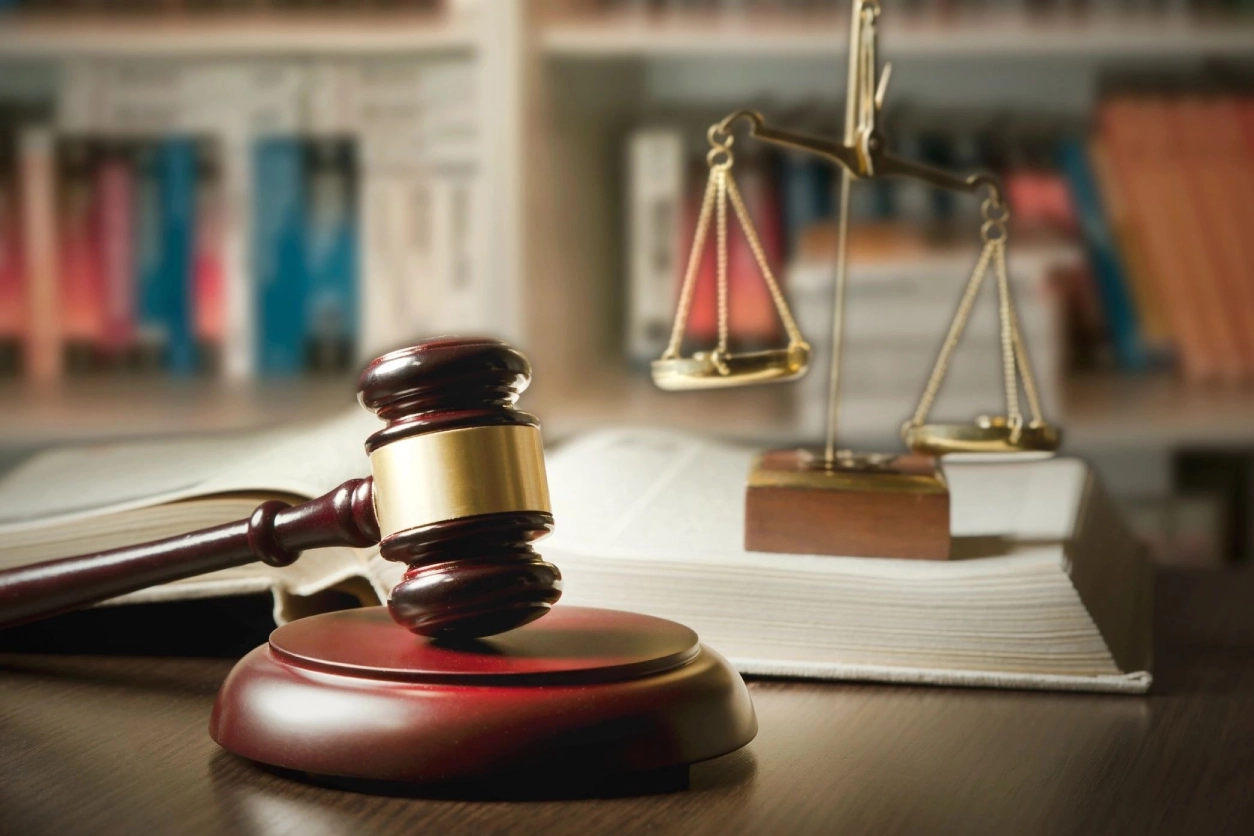 A judge 's gavel and scale of justice on top of a table.